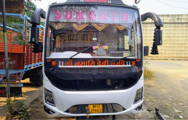 Somnath Travels Luxury Bus 4